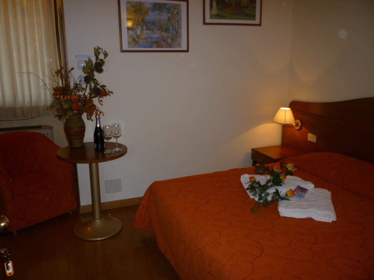 Castelgomberto Alloggio Al Ponte מראה חיצוני תמונה