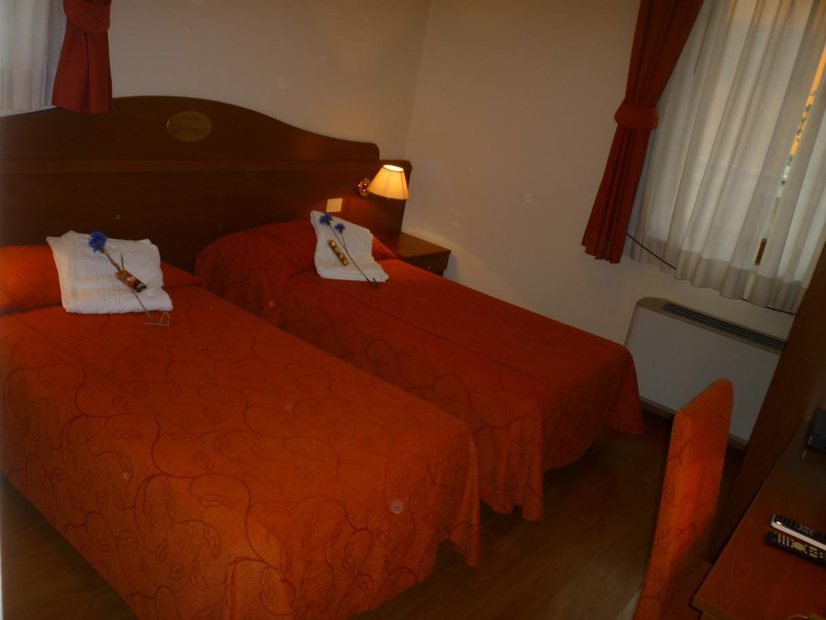 Castelgomberto Alloggio Al Ponte מראה חיצוני תמונה